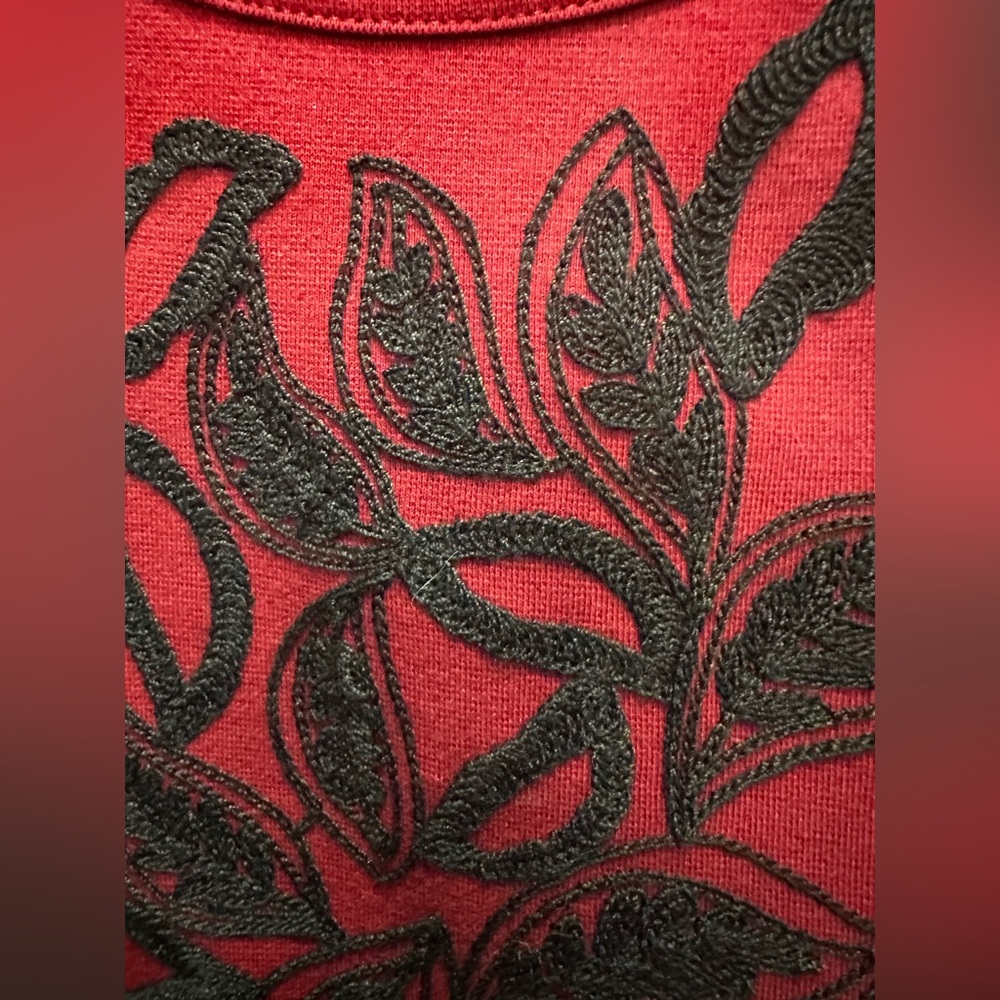 Bob Mackie Wearable Art Size 1X Maroon/Black Embroidered Tank Top NWOT - Picture 4 of 5